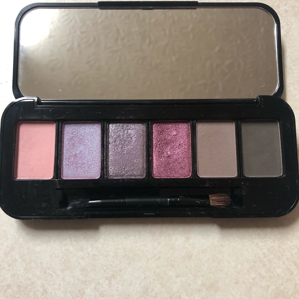 Buxom custom eyeshadow palette